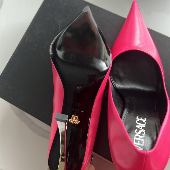 VERSACE
Pumps
10 (US) - Coral - Picture 4 of 6